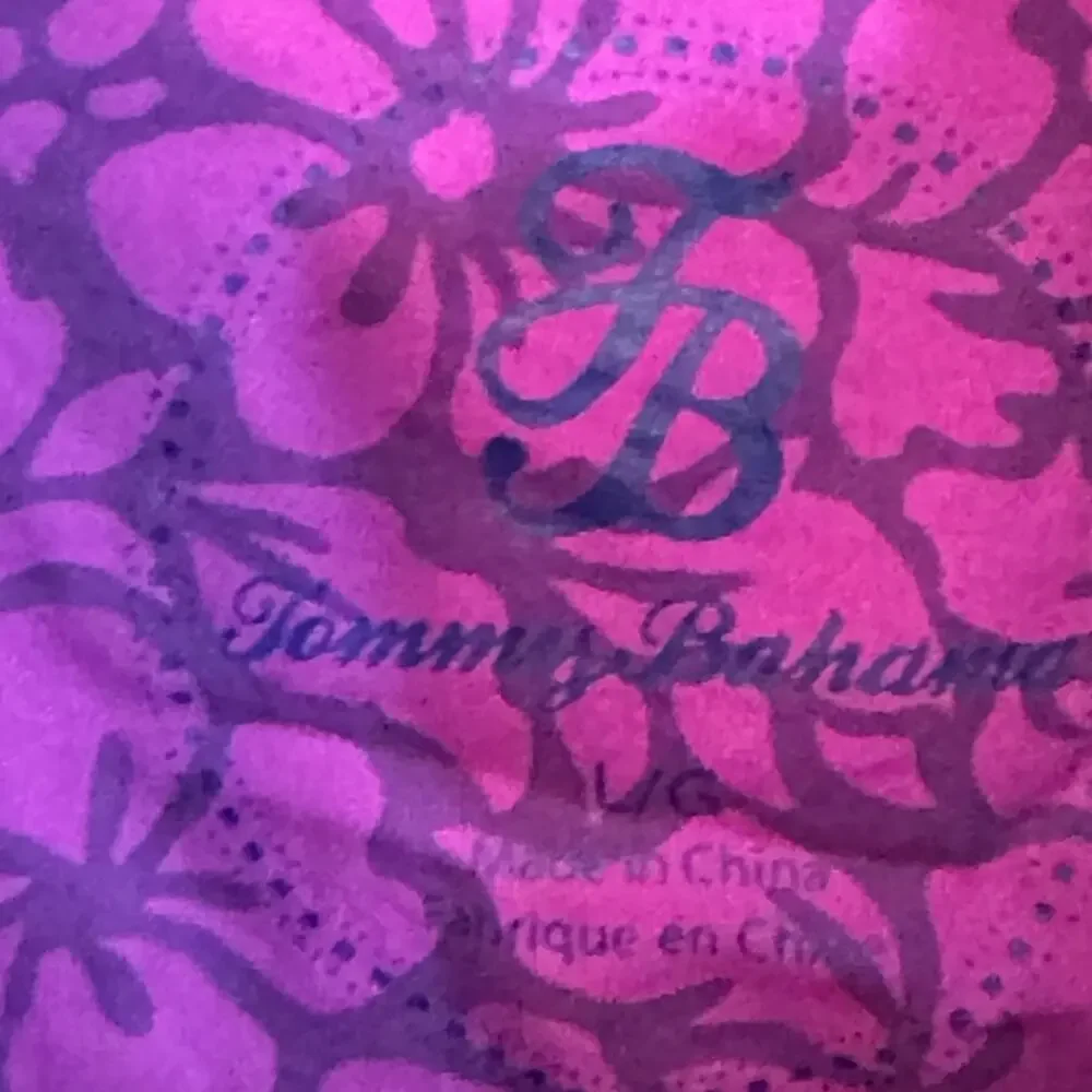 Tommy Bahama Women’s large zip up, magenta with blue accents, front pockets - Picture 5 of 8